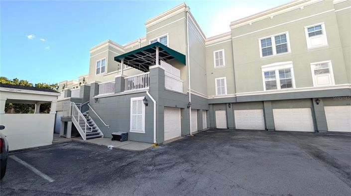 Image No.28-3 Bed Townhouse for sale