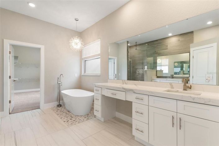 Image No.28-4 Bed Property for sale