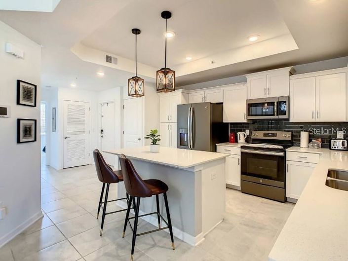 Image No.10-3 Bed Property for sale