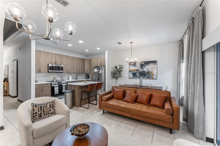 Image No.10-4 Bed Townhouse for sale