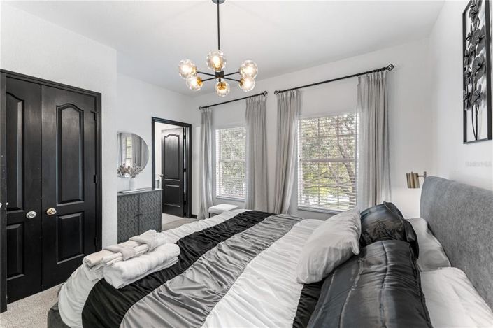 Image No.17-4 Bed Townhouse for sale