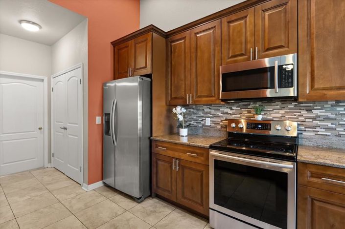 Image No.4-4 Bed Property for sale