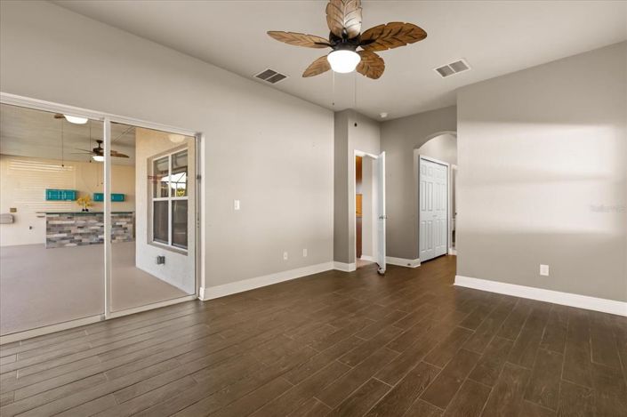 Image No.5-4 Bed Property for sale