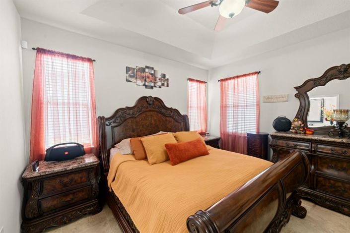 Image No.9-3 Bed Property for sale