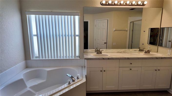 Image No.17-3 Bed Property for sale