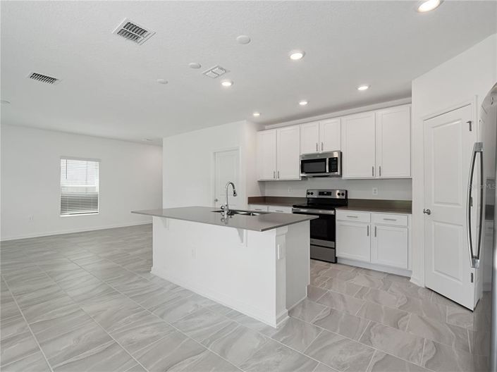 Image No.7-4 Bed Property for sale