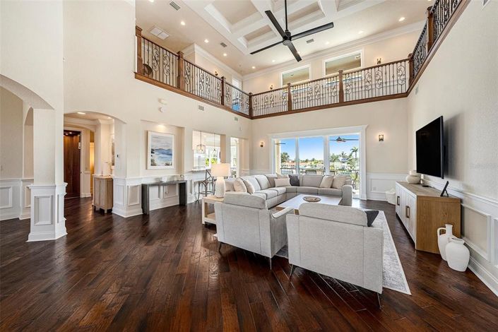 Image No.10-3 Bed Property for sale