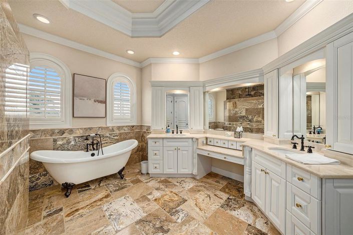 Image No.30-3 Bed Property for sale