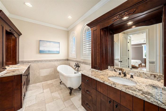 Image No.37-3 Bed Property for sale