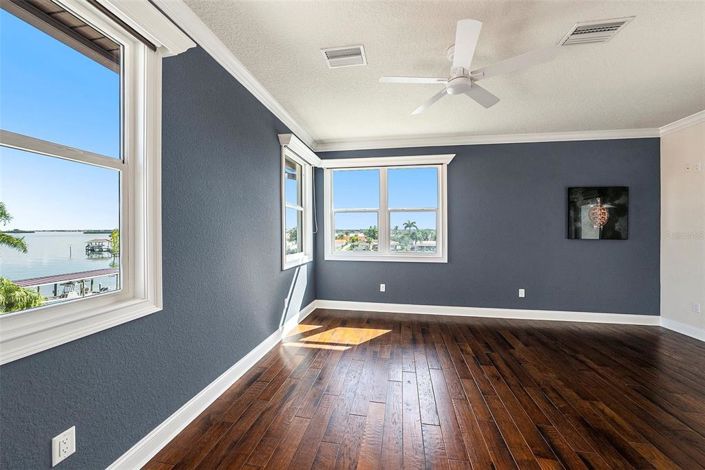 Image No.40-3 Bed Property for sale