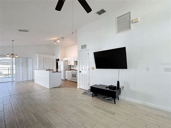 Image No.8-3 Bed Property for sale