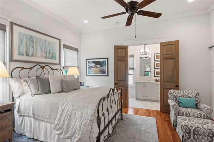 Image No.12-5 Bed Property for sale