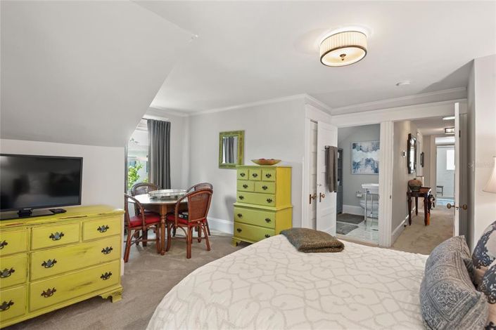 Image No.17-5 Bed Property for sale