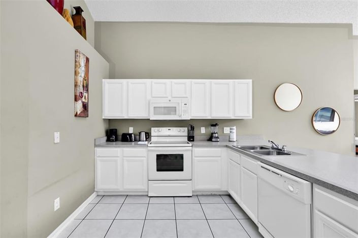 Image No.8-5 Bed Property for sale