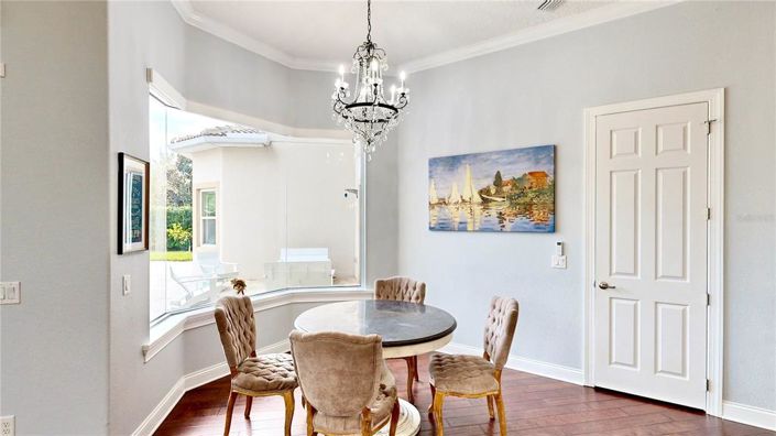 Image No.10-7 Bed Property for sale