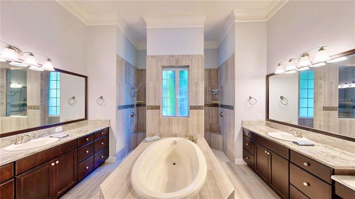 Image No.12-7 Bed Property for sale