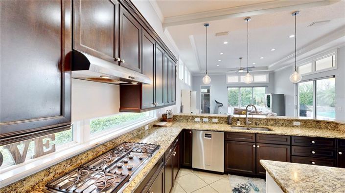 Image No.37-7 Bed Property for sale