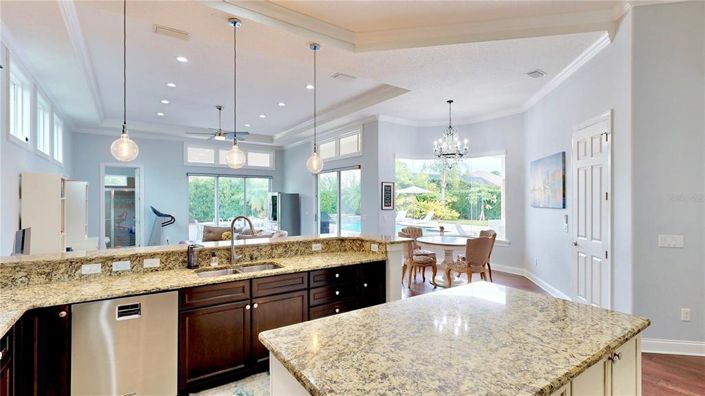 Image No.38-7 Bed Property for sale