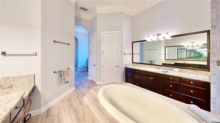 Image No.45-7 Bed Property for sale