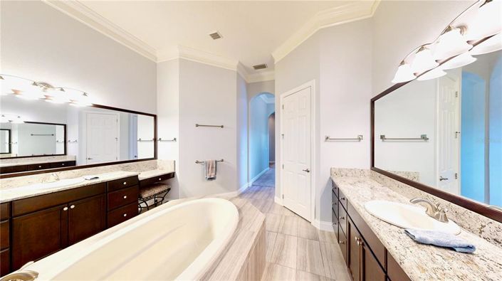 Image No.46-7 Bed Property for sale