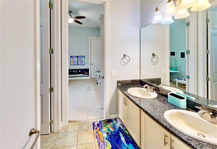 Image No.60-7 Bed Property for sale