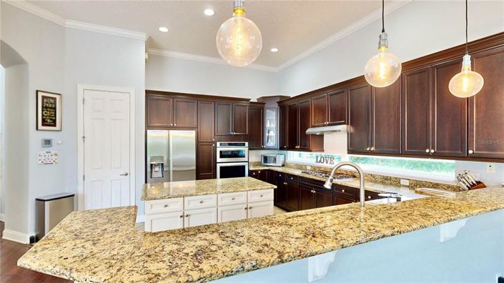 Image No.7-7 Bed Property for sale