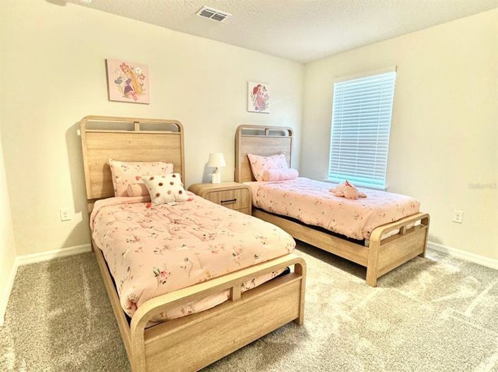 Image No.10-7 Bed Property for sale