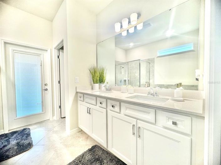 Image No.12-7 Bed Property for sale