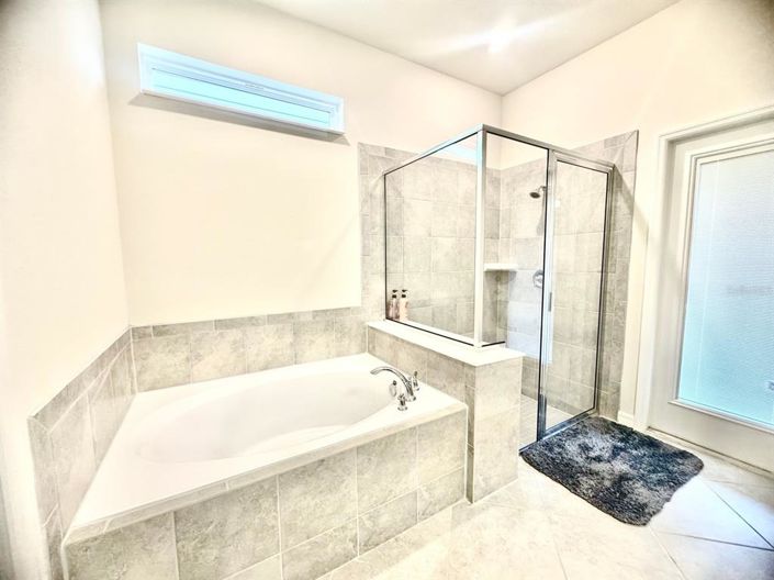 Image No.15-7 Bed Property for sale