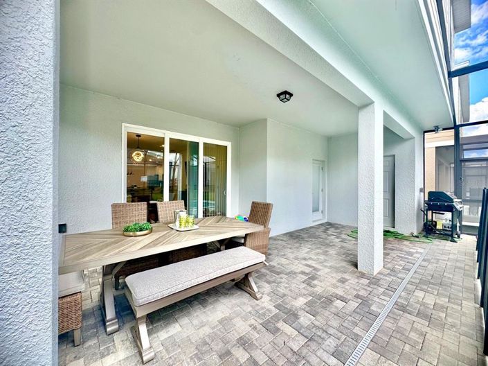 Image No.16-7 Bed Property for sale