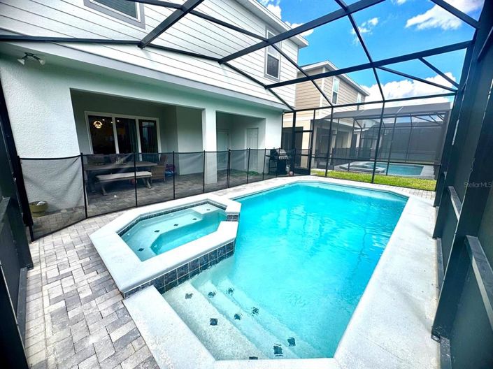 Image No.17-7 Bed Property for sale