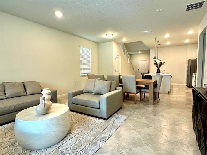 Image No.2-7 Bed Property for sale