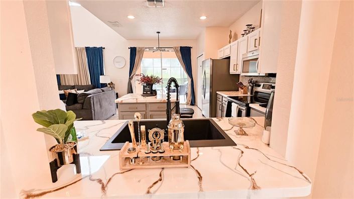 Image No.14-7 Bed Property for sale