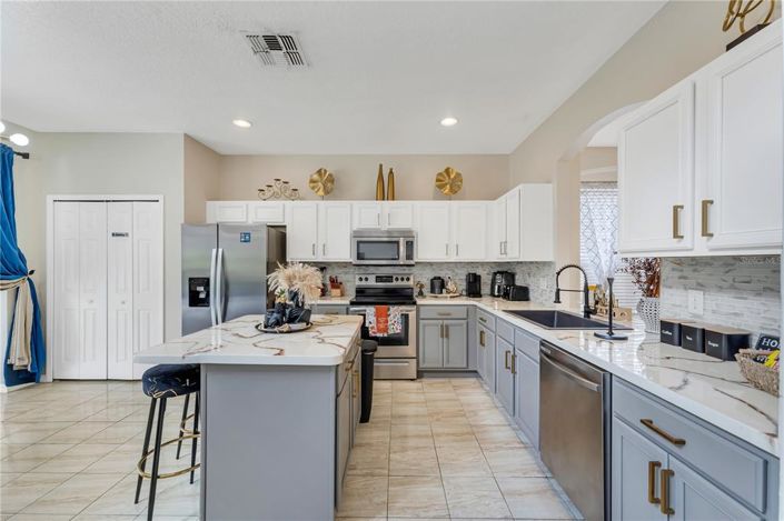 Image No.3-7 Bed Property for sale