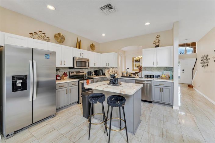 Image No.4-7 Bed Property for sale