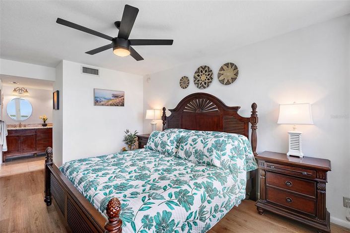 Image No.12-2 Bed Property for sale