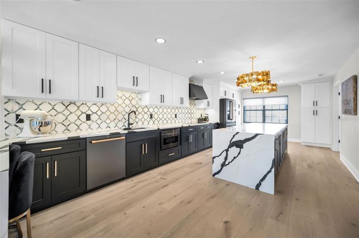 Image No.12-3 Bed Property for sale