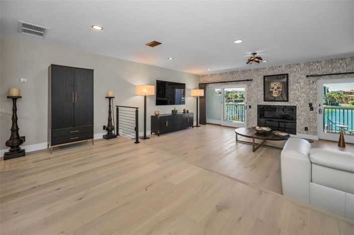 Image No.20-3 Bed Property for sale