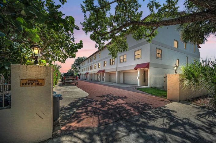 Image No.4-3 Bed Property for sale