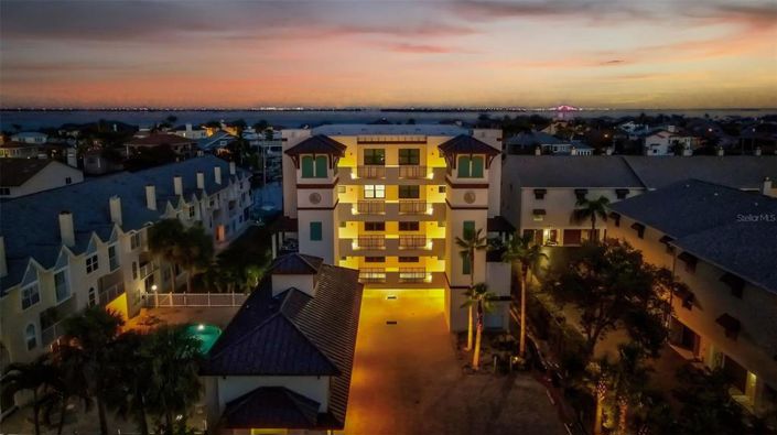 Image No.100-4 Bed Property for sale