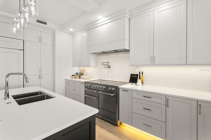 Image No.12-4 Bed Property for sale