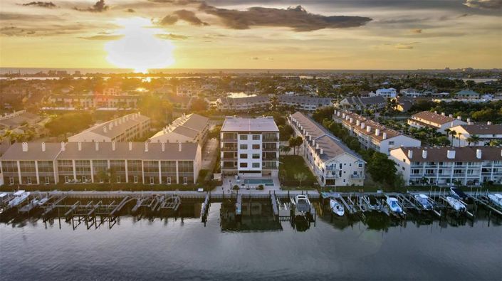 Image No.88-4 Bed Property for sale