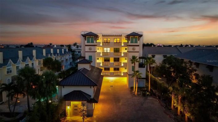 Image No.99-4 Bed Property for sale