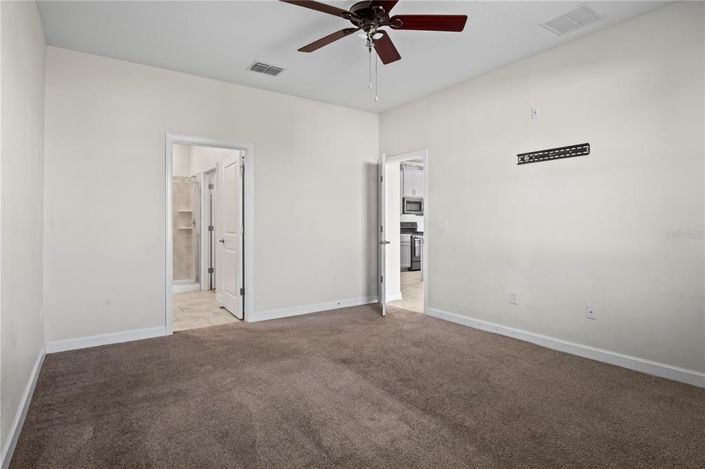 Image No.19-3 Bed Property for sale