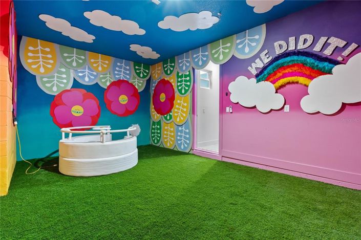 Image No.28-13 Bed Property for sale