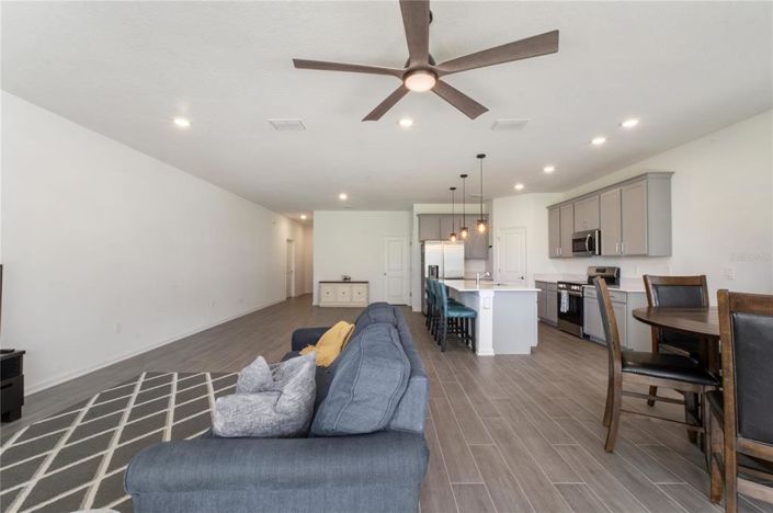 Image No.8-5 Bed Property for sale