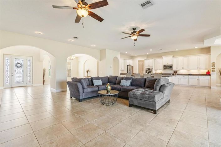 Image No.19-5 Bed Property for sale