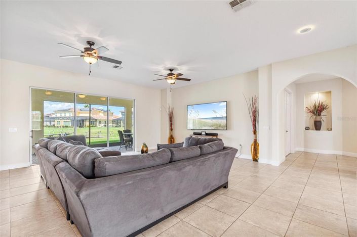 Image No.20-5 Bed Property for sale