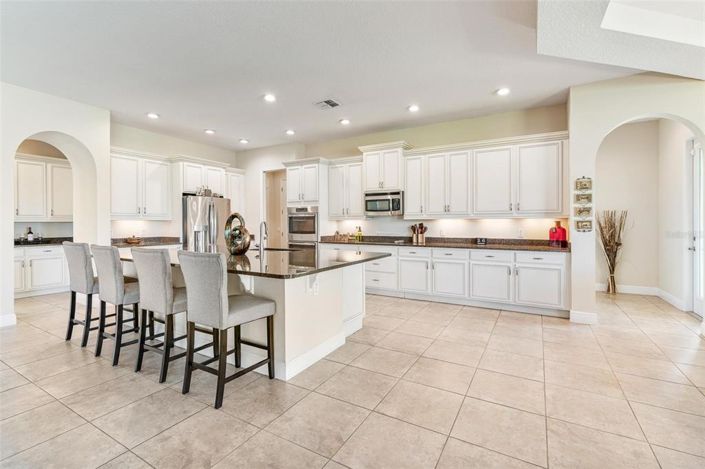 Image No.25-5 Bed Property for sale