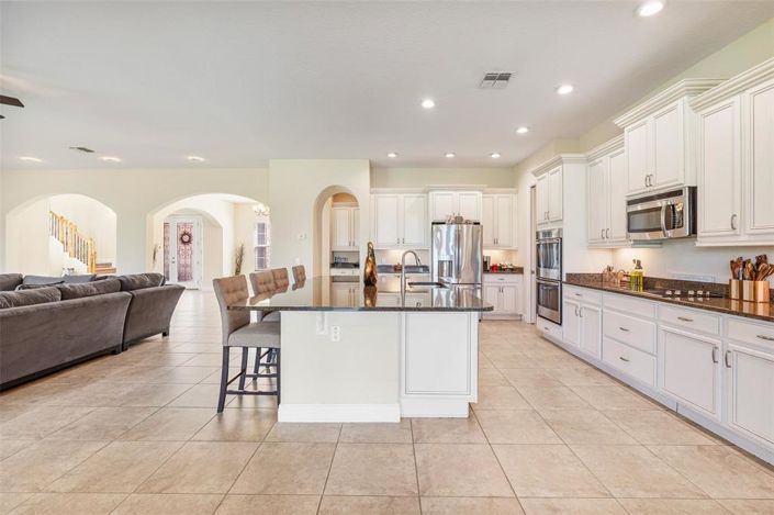 Image No.26-5 Bed Property for sale